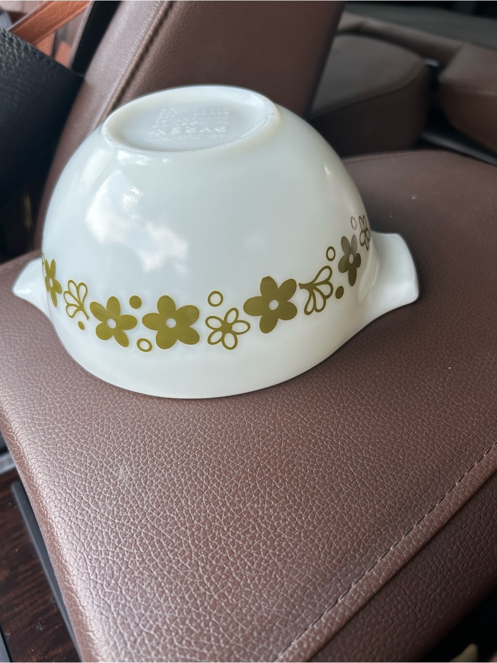 Small Pyrex vintage  Glass mixing  Bowl